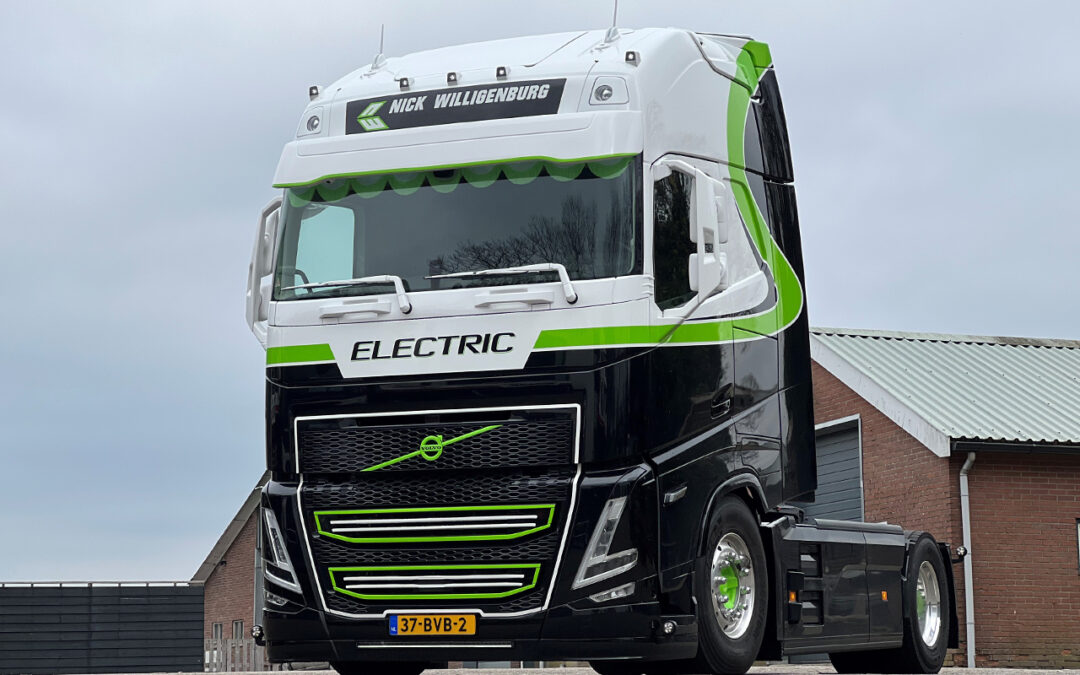 Van Dijk Trucks levert elektrische Volvo FH-Electric af aan Nick Willigenburg